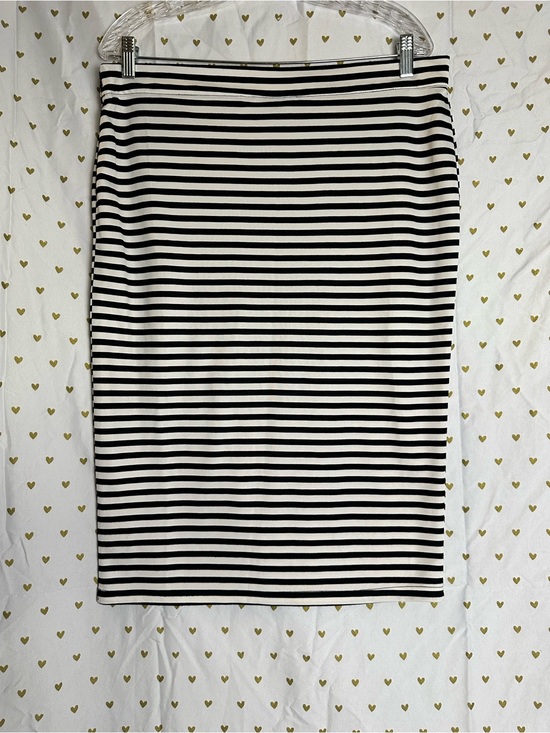 Voodoo Vixen Dresses & Skirts - Voodoo Vixen Black and White Striped Pencil Skirt XXL NWOT Vintage style pinup